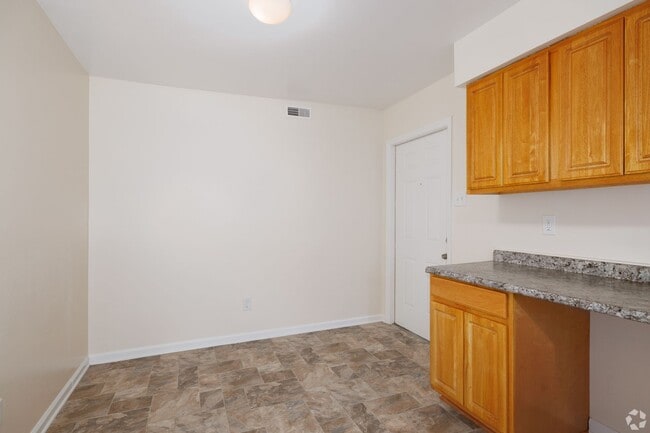 Photo - College Hill Apartments