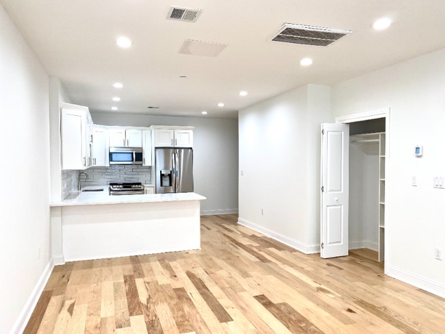 Photo - 1500 Worcester Rd Unidad 116