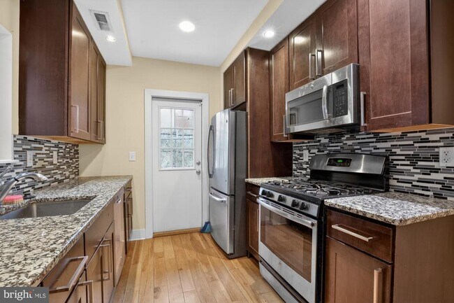 Photo - 1237 N Hollywood St