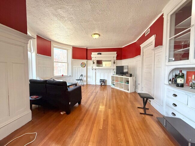 Photo - 1908 Beacon St Unit 2