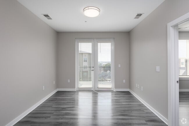 2BR, 2BA - 952SF - Living Room
