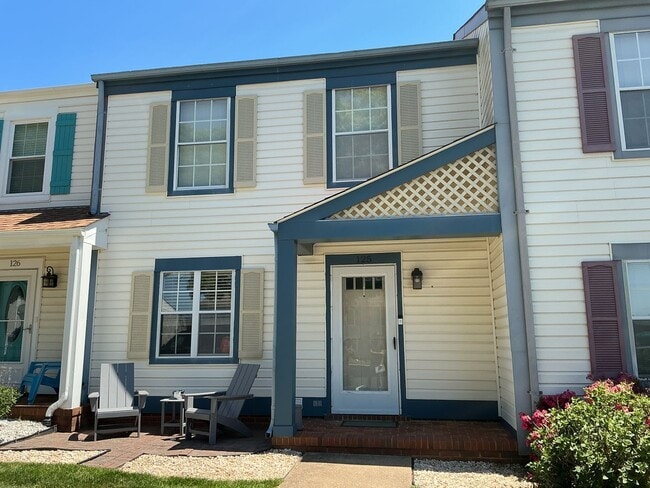 Building Photo - Quaint Waterfront Townhome in Beautiful Monroe's Landing