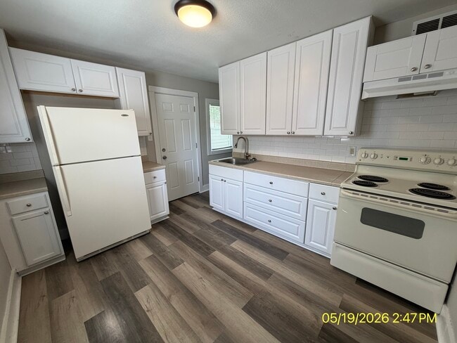 Photo - 1423 Halford St