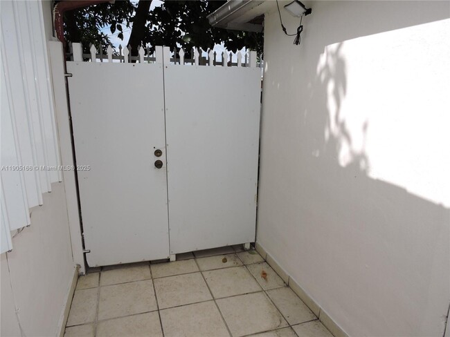 Photo - 681 NE 3rd Pl