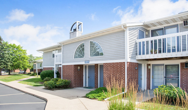 Foxcroft Apartments Exterior - Foxcroft Apartments