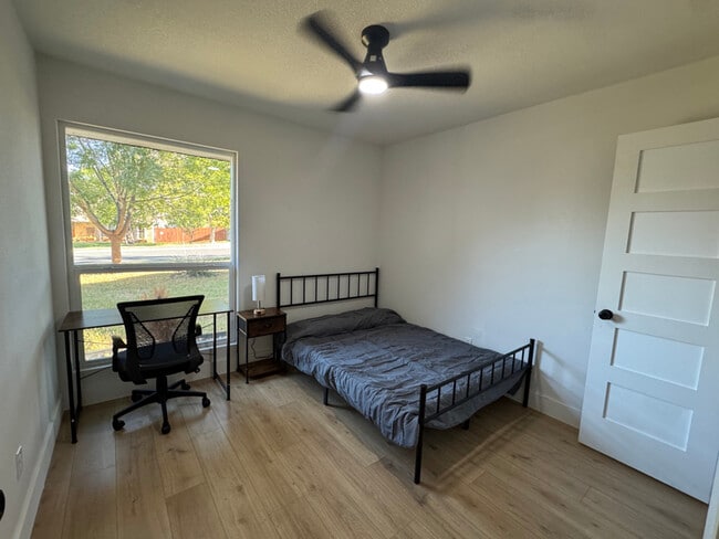 Photo - 10206 Oak Hollow Cir