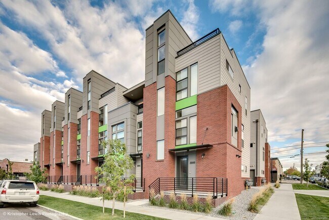 Building Photo - Show Stopper! Rental
