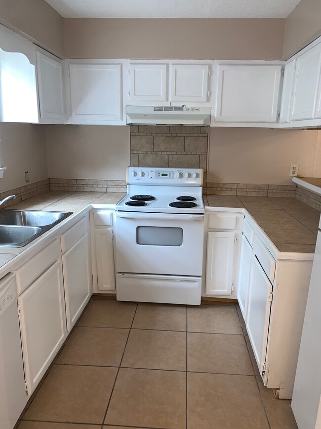Photo - 15874 S Sanderland Ave