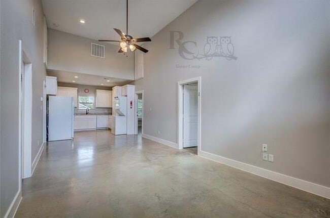 Photo - 703 Maple St
