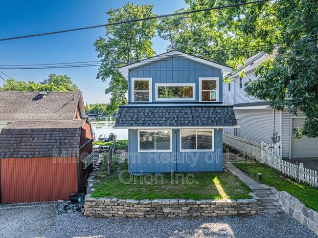 Building Photo - 391 Shady Oaks St