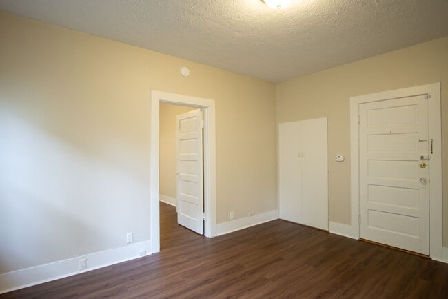 Photo - John's Landing: Updated Garden Level 1-Bed-Close to OHSU! Unit 04