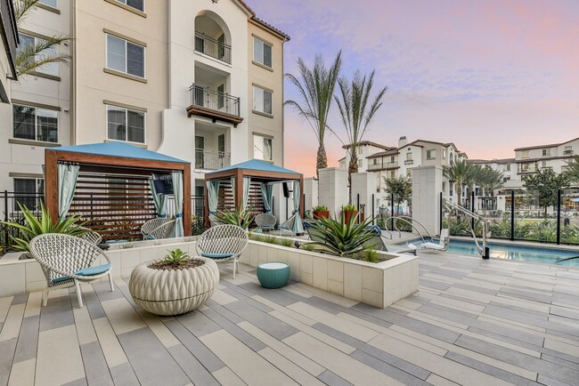 Sola Outdoor Lounge