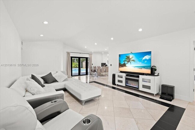 Photo - 2400 NE 195th St