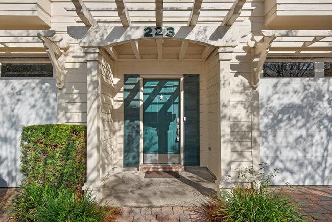 Photo - "Charming 3-Bedroom Townhouse Oasis in Destin!"