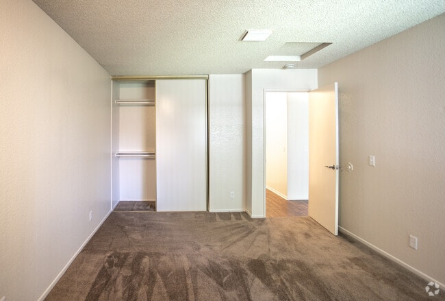 1BR, 1BA-720 SF