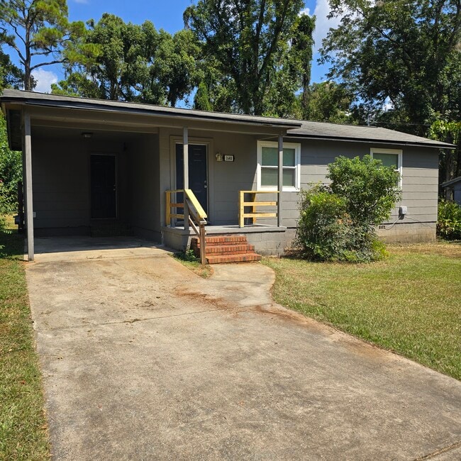 Building Photo - 1648 Pepper Dr