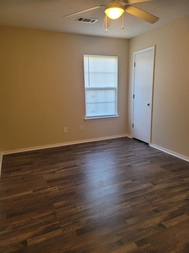 Photo - 3802 Owen St