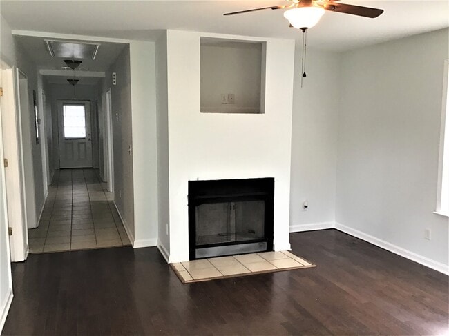 Photo - 3446 Lee St