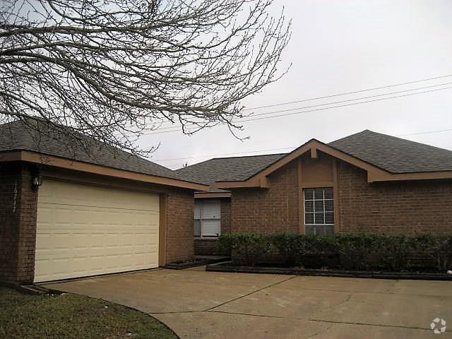 Building Photo - 16747 Starboard View Dr Rental