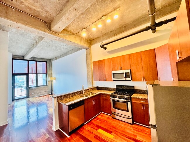 Photo - 320 E 21st St Unidad 805