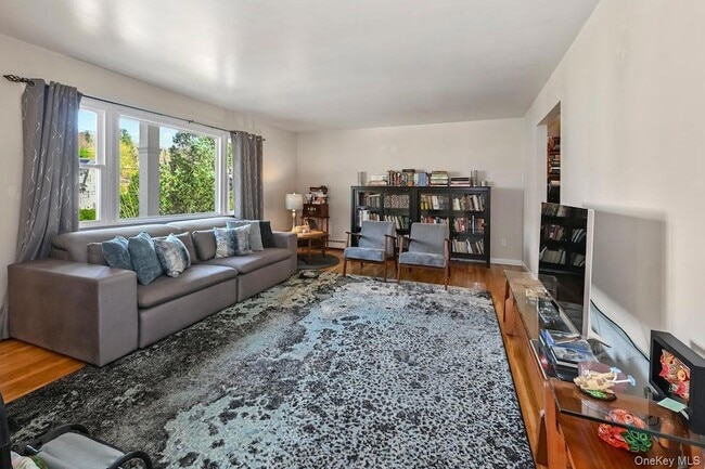 Photo - 568 Manville Rd Unit Upper R