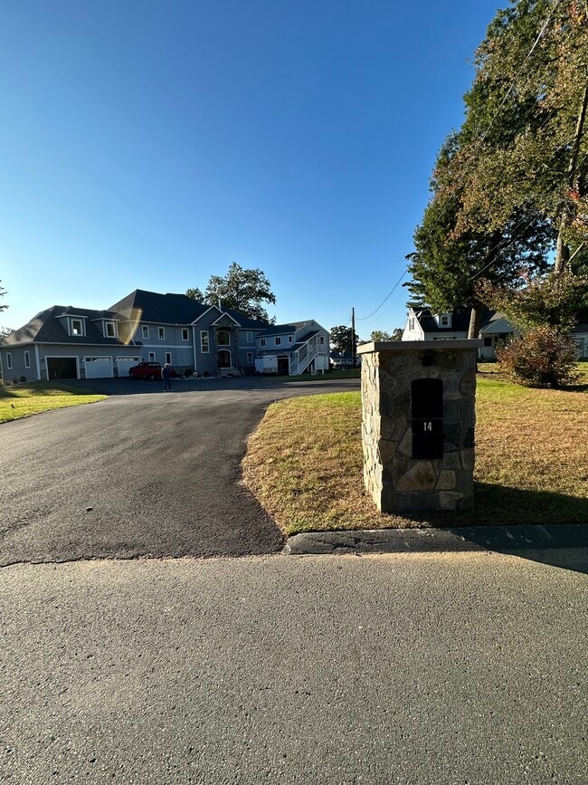 Entrance and mailbox. - 16 Crescent Beach Dr