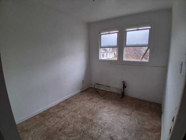 Photo - 1729 N Woodford St