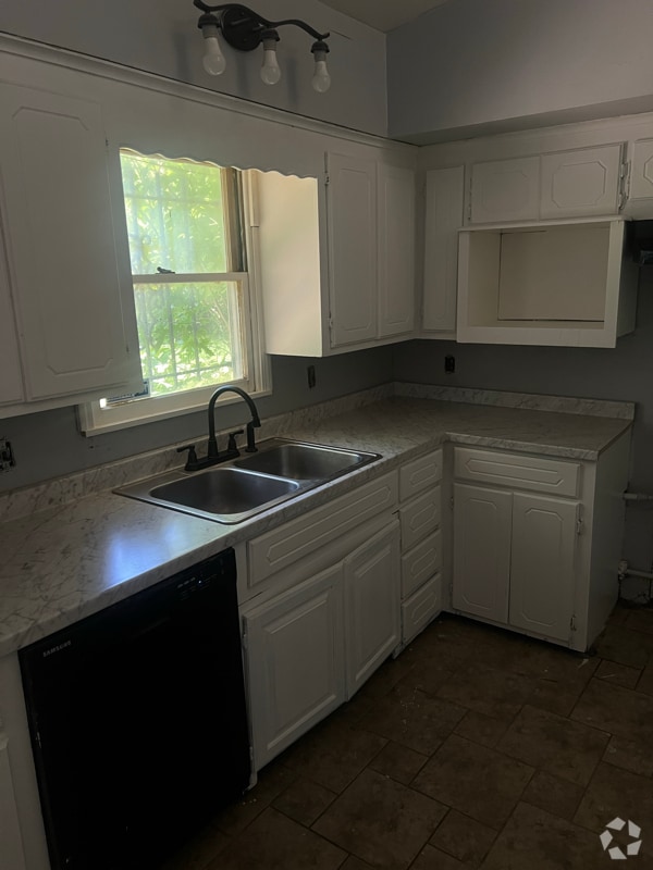 Building Photo - 711 E 52nd Pl N Rental