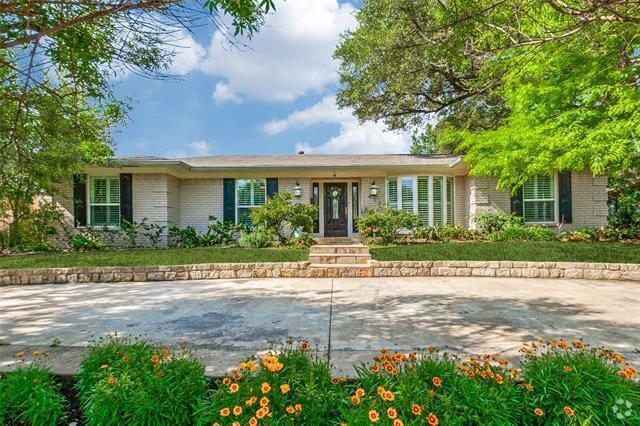 Building Photo - 413 Canyon Creek Dr Rental