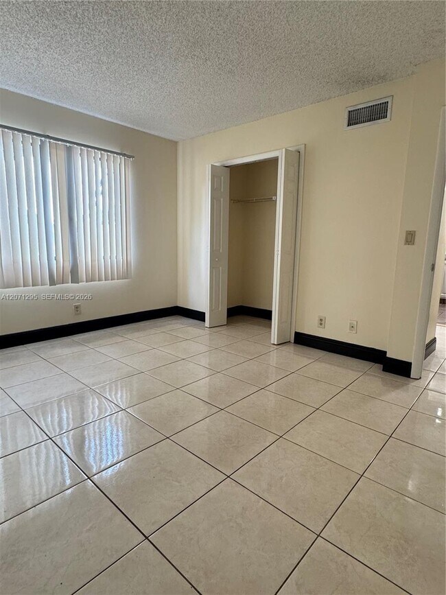 Photo - 215 Lakeview Dr Unidad 105