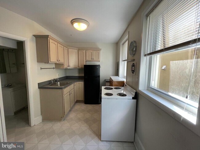 Photo - 790 S Front St