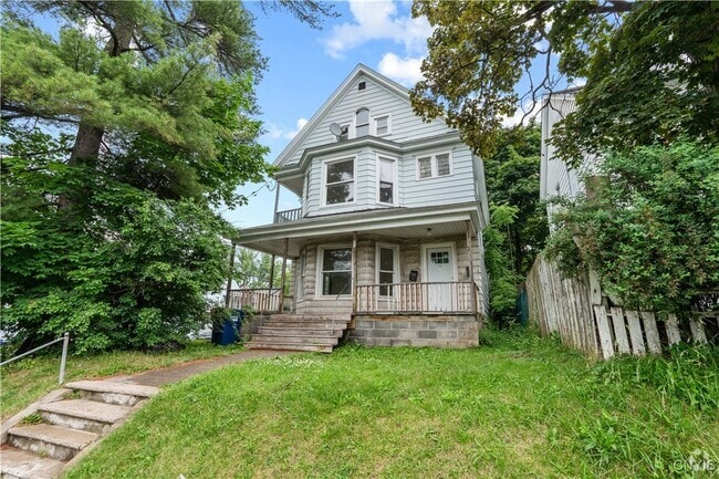 Building Photo - 712 Oak St Rental