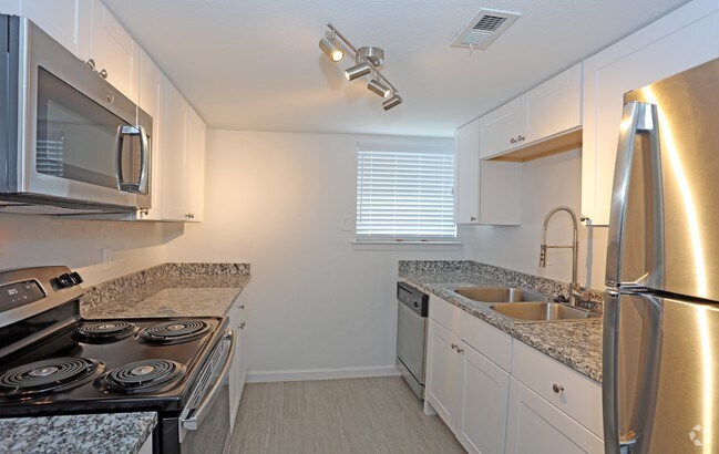 Cocina de 3x2 - Your Next Home Awaits at Sun Ridge Apartments