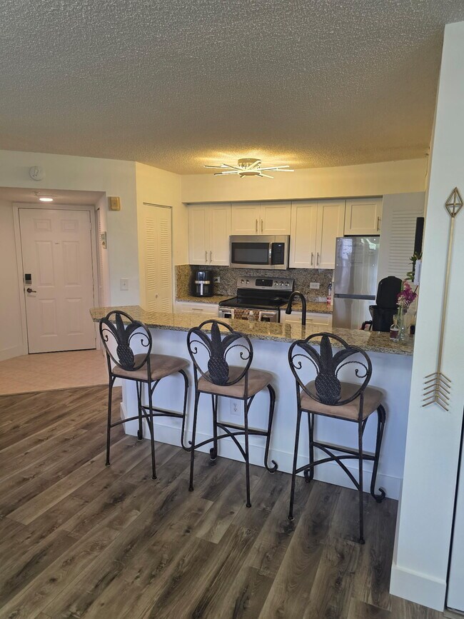 Photo - 8870 Colonnades Ct W