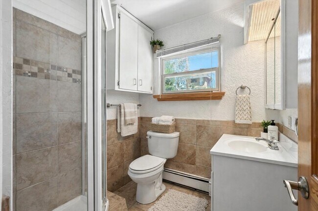 Photo - 1632 Columbia Dr SE