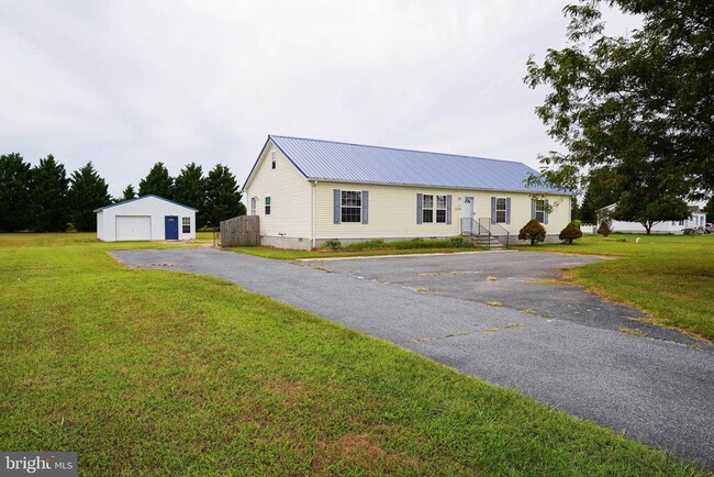 Building Photo - 12179 Country Dr Rental