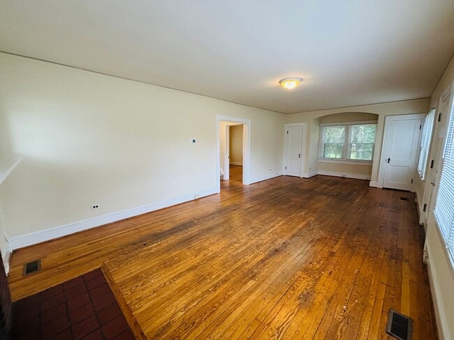 Photo - 1410 N Main St