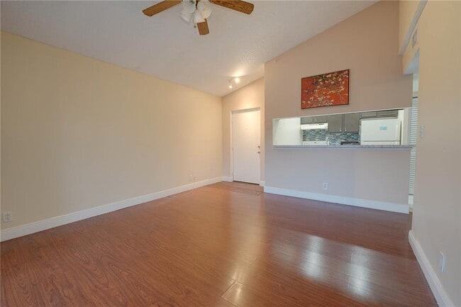 Photo - 5686 Rock Island Rd Unidad 114