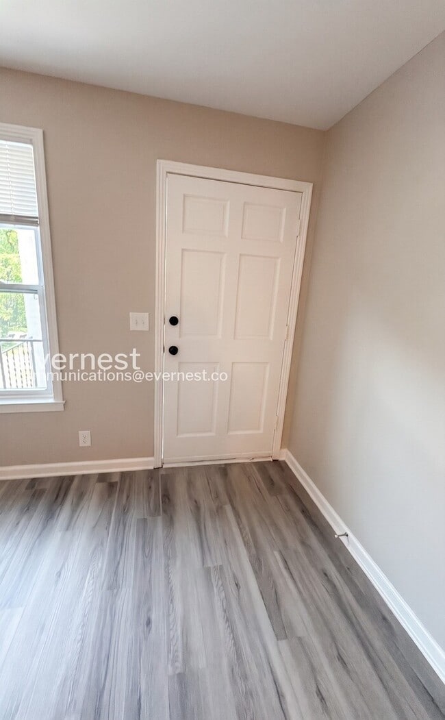 Photo - 483 Ellenwood Dr