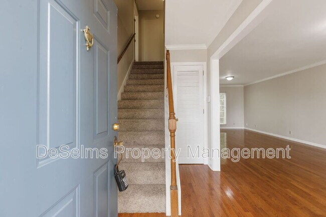 Photo - 5120 English Village Dr