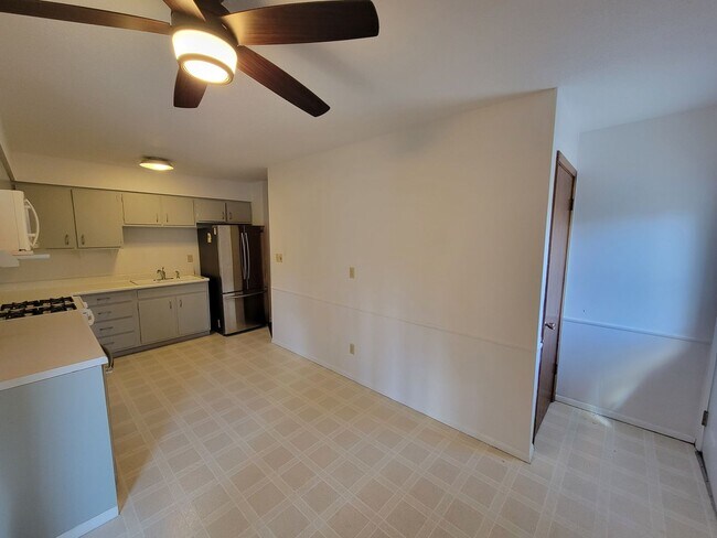 1223 Lilac Ln