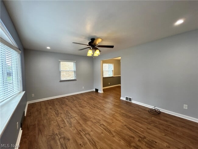 Photo - 925 Oxford Blvd