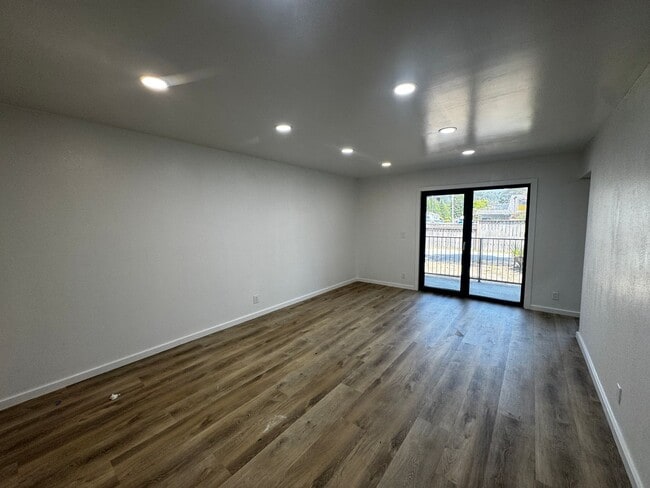 Photo - 491 4th St Unit 491 4th #A [PRM: Renee]