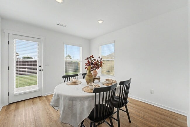 Photo - 808 West St