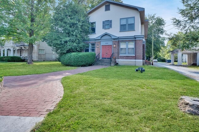 Photo - 2008 S Main St Unidad #4