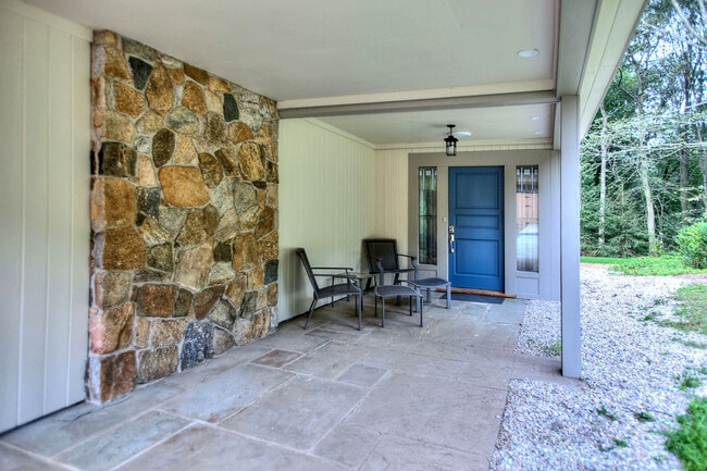 Photo - 208 Bayberry Ln