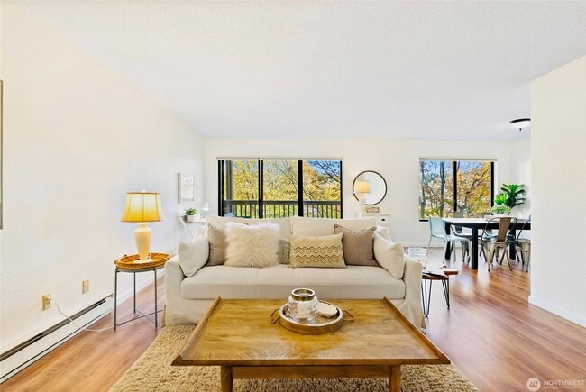 Photo - 2550 Thorndyke Ave W Unit #103