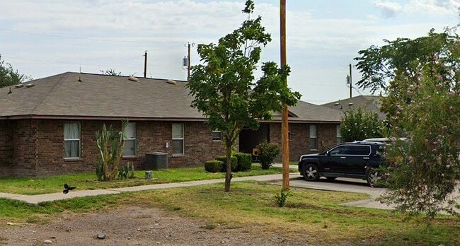 Photo - 900 Harmon Ave