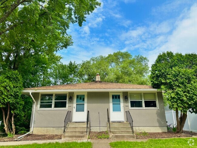 Building Photo - 1705 Albert St N Rental