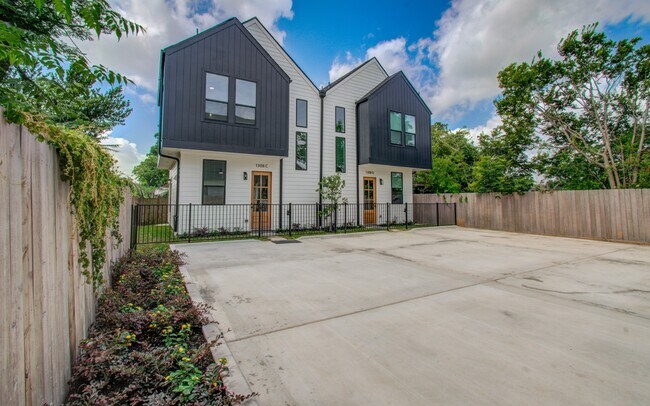 Photo - 1308 Tarley St